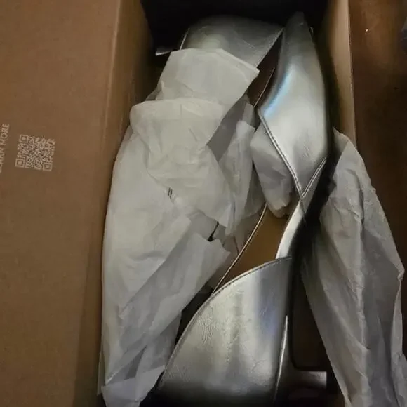 Naturalizer Gallent Kitten-Heel Pumps in Silver NEW Size 8 1/2 M0 - Picture 9 of 9